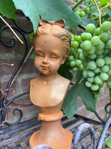 Decoratief ornament - Europa - Gietijzeren meisje-buste