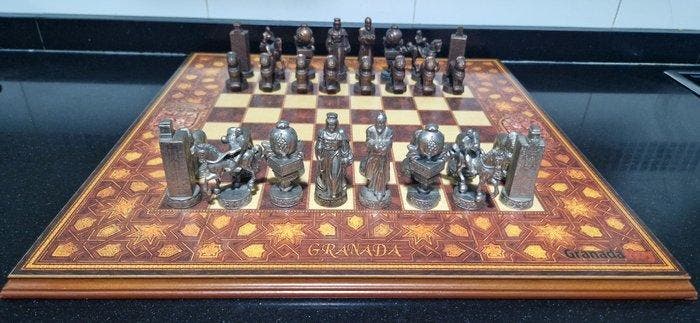 Schaakspel - Ajedrez de Lujo: La Conquista de Granada:, Antiquités & Art, Curiosités & Brocante