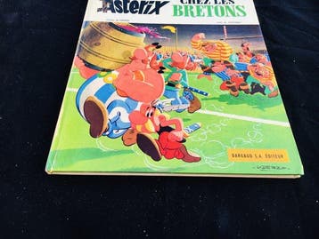 Astérix T8 - Astérix chez les Bretons + sticker + porte clés, Boeken, Nieuw
