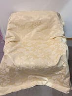 Tissu jacquard dameublement avec motif floral ton sur ton