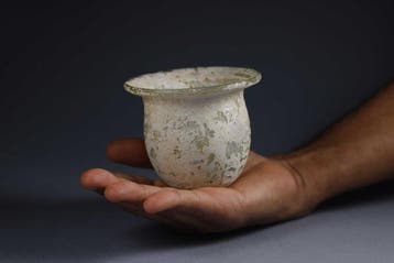 Oud-Romeins glas met facettenversiering - 9.5 cm