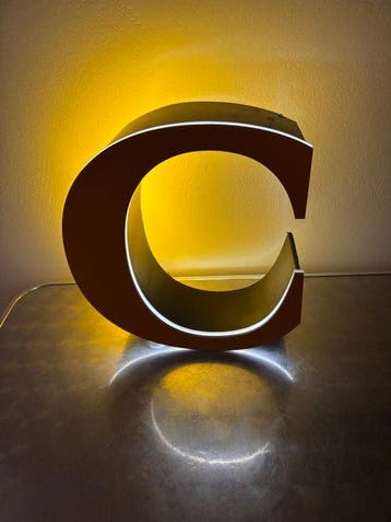 Letter C - Lichtgevende letter C, vintage uit de jaren