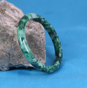 Jade Jadeite naturel - bracelet - taillé dans une seule