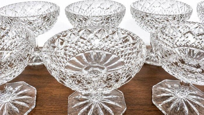 Ensemble de 8 coupes - Tafelservies (8) - Zeldzaam geheel, Antiek en Kunst, Antiek | Meubels | Tafels