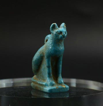 Oud-Egyptisch Faience Amulet van Godin Bastet in Katvorm -