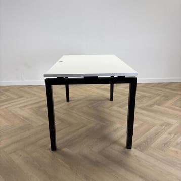 verstelbaar bureau + kabelgoot 140x80 cm, wit - zwart, Huis en Inrichting, Bureaus, In hoogte verstelbaar, Gebruikt