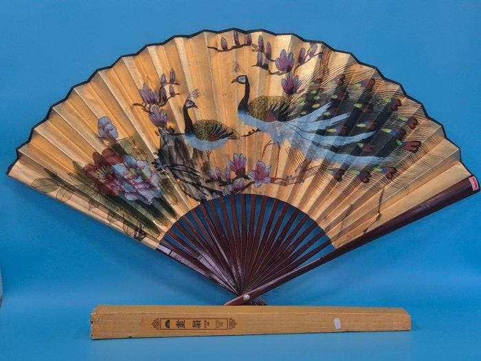 Asiatischer Faltfächer – Prachtvolle Pfauendarstellung –, Antiek en Kunst, Curiosa en Brocante