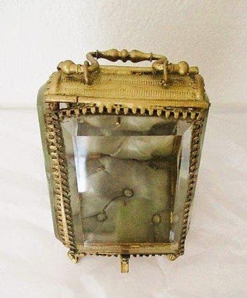 Boîte - Verre cristal taillé, ormolu, satine capitonnée -, Antiquités & Art