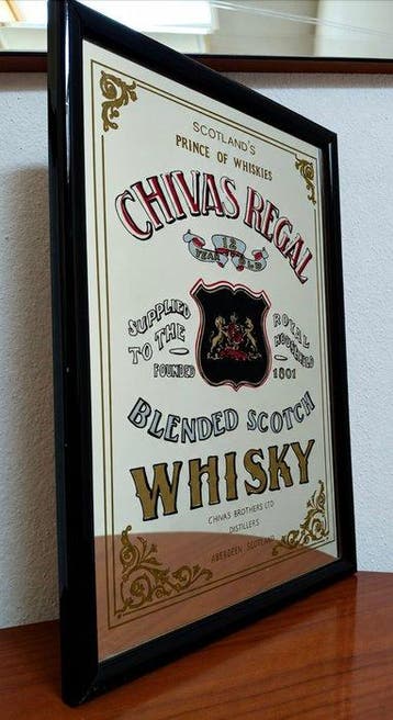 Chivas Regal - Spiegel - Glas, Hout - Kader voor reclamesign, Antiek en Kunst