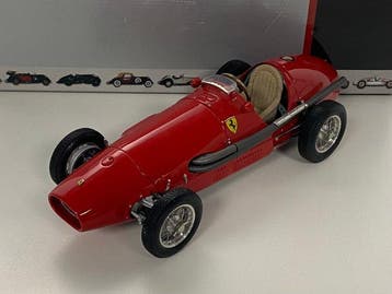 CMC 1:18 - Model raceauto - Ferrari 500 F2 1953 Der