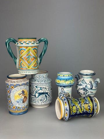 Kruik - Keramiek - Verzameling van zes decoratieve