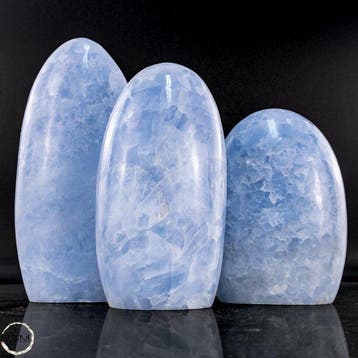 Blauwe calciet-vrije vorm – Zachte elegantie in hemelse