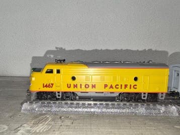 Athearn H0 - Diesellocomotief (2) - EMD F7A en B (dummy), Nieuw