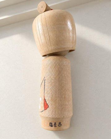 Kokeshi Wachten op de Lente Plum Blossom Girl - Hout -