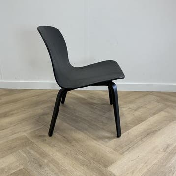 Muuto Visu loungestoel / fauteuil houten van Mika Tolvanen,, Huis en Inrichting, Nieuw, Zwart, Hout, Eén