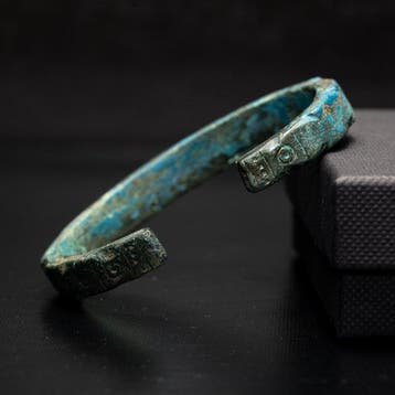 Viking periode Brons armband met een mooie geometrische, Antiek en Kunst