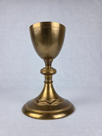 Kelk - Verguld messing - liturgische herdenking, Antiek en Kunst