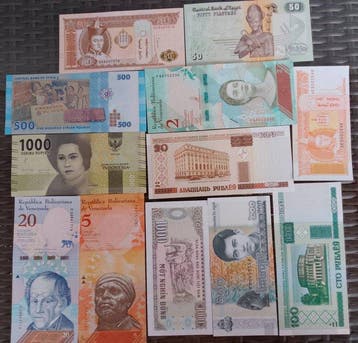 Wereld. Collection of coins and banknotes (Zonder