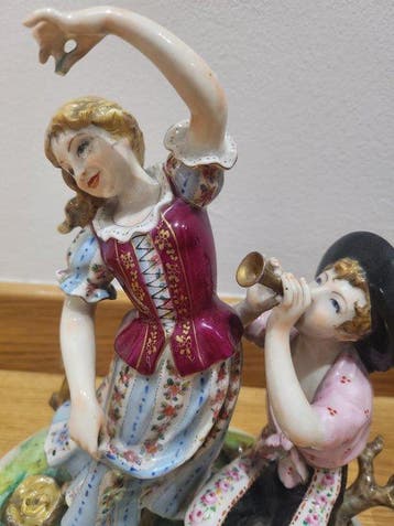 Figuur - Lote de 3 figuras de porcelana policromada de