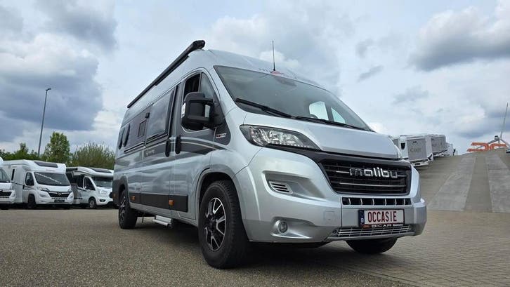 Malibu 640 Le slechts 23198 km, automaat en twinbedden 83800, Caravanes & Camping, Camping-cars
