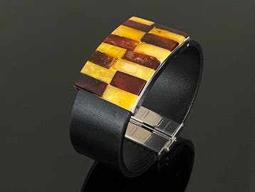 Brede barnsteenarmband - Een gedurfde fusie van natuurlijk