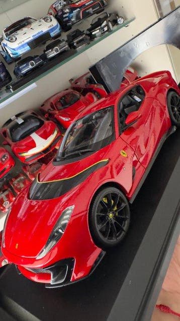 Bburago 1:18 - Modelauto - Ferrari 812 Competizione (2021)
