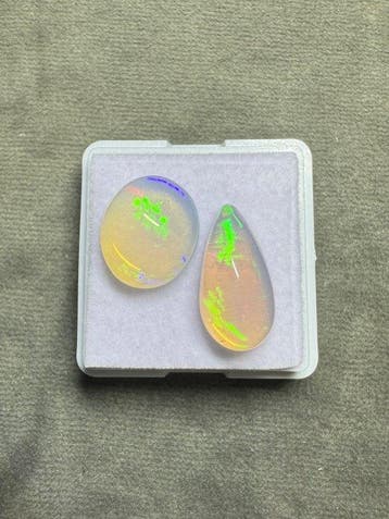 Set van 2 cabochon-witte opalen uit Ethiopië - 6,88 karaat