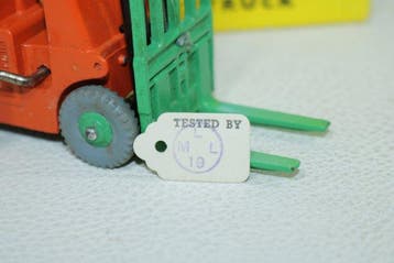Dinky Toys 1:43 - Voiture miniature - Dinky Toys 401