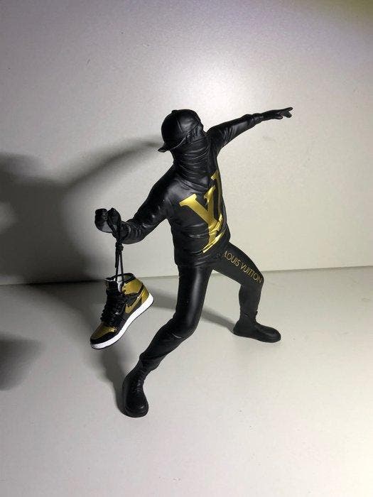 GF Exclusives - Banksy x Louis Vuitton x Nike Air Jordan, Antiek en Kunst, Kunst | Designobjecten