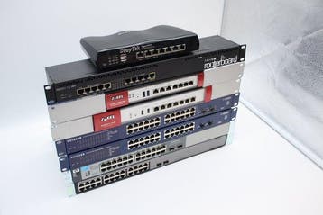 Nice find: Lot of 8 professional networking devices | HP,, Nieuw