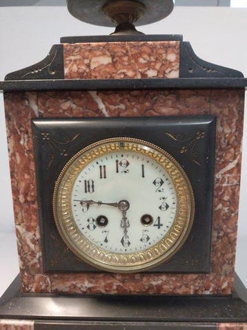 Pendule de cheminée Napoléon III - Bronze doré, Résine -