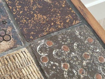 Bijzettafel - Eik, Aardewerk - Massief eiken bijzettafeltje