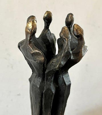 Corry Ammerlaan - Beeld, Schouder aan Schouder - 24 cm -