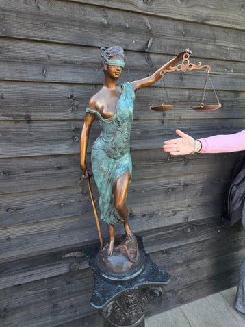 Beeld, Bronze XL - Lady of Justice - 88 cm - Brons, Marmer -