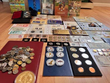 Wereld. Collection de plus de 300 objets (items) (Zonder