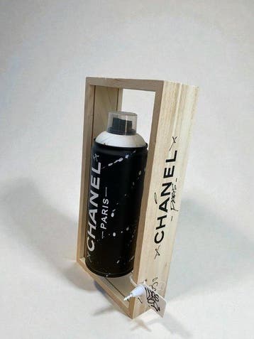 WASE - Figurine-jouet AÉROSOL SPRAY CHANEL PARIS #015/100 -
