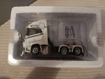 WSI Models 1:50 - Model vrachtwagen - Volvo FH 6x2, Nieuw