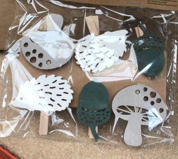 Houten Egels Paddenstoel en Eikels op clip 16 cm 6 stuks, Nieuw