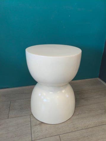 Moderne Witte japandi - Table dappoint - oxyde de magnésium