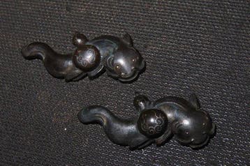 KA2-158 Gourd & Namazu Menuki - Shakudo - Japan - Edo