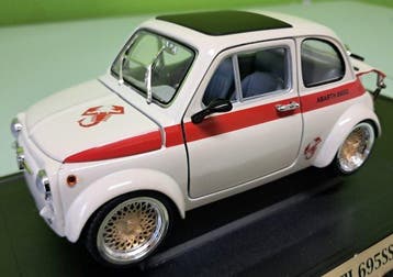Road Signature 1:18 - Voiture de sport miniature - Fiat 500