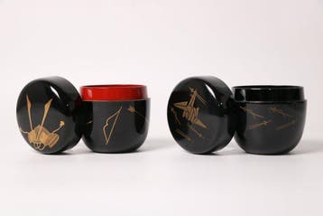 Theekistje / doosje (2) - Hout - Kabuto en Crane-motieven