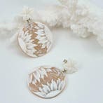 Koraal - Zilver - Oorbellen - Wit koraal en camee