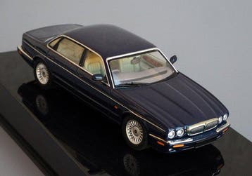 Autoart, Minichamps 1:43 - Voiture miniature (2) - Jaguar, Nieuw