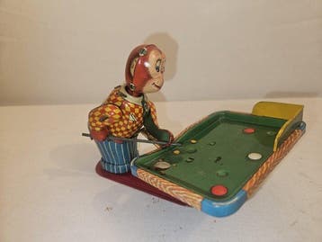 TPS - Speelgoed Biljartspelende aap lucky monkey playing -