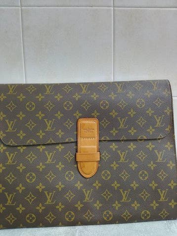 Louis Vuitton - Poche Documents - Business bag, Handtassen en Accessoires, Tassen | Damestassen, Nieuw