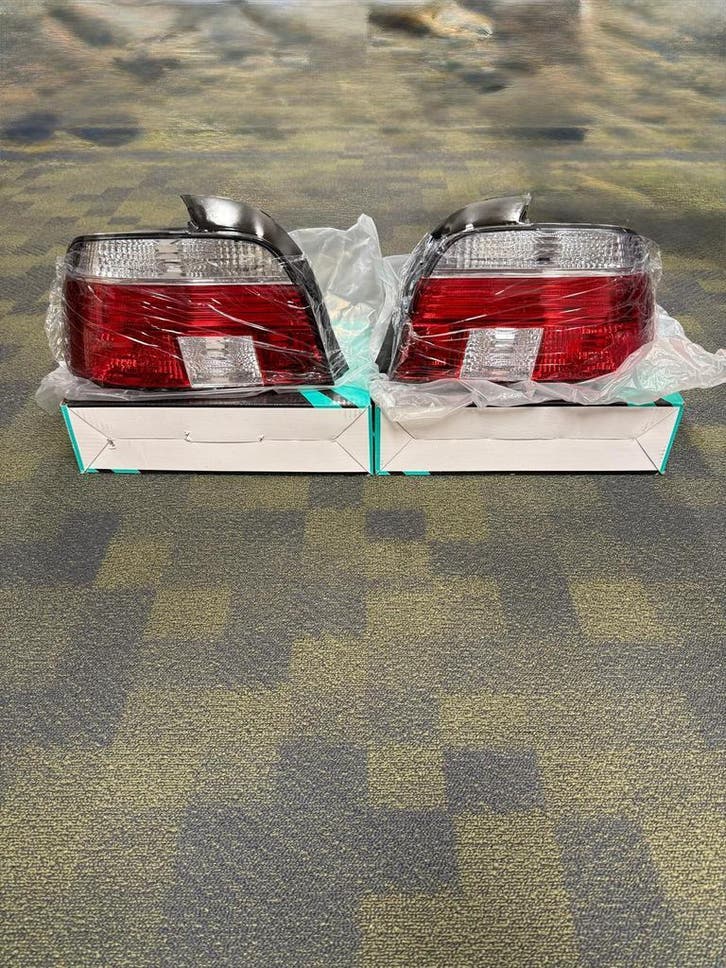 BMW E39 Sedan achterlichten rood/wit LED – set L + R, Autos : Pièces & Accessoires, Éclairage