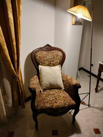 Fauteuil - Walnotenhout en Gobelin met bloemmotieven -