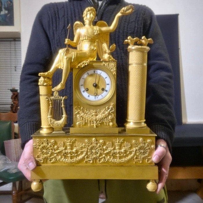 Figurale pendule Empire - Verguld brons - 1820 - APOLLON, Antiek en Kunst, Antiek | Klokken