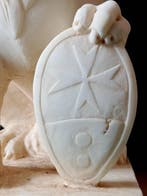 sculptuur, grifone con stemma - 40 cm - Carrara marmer, Antiek en Kunst